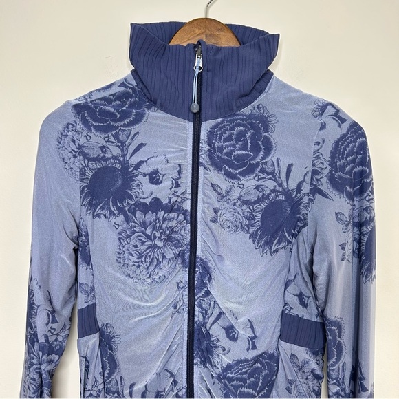 Lululemon Raja Jacket Reversible Night Market  Floral or Solid Periwinkle Size 4 - Picture 11 of 13
